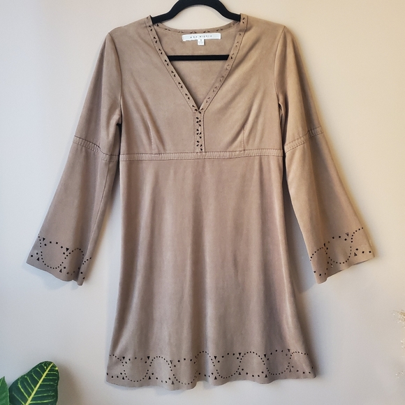 MAX STUDIO Boho-Chic 70s Cut-out Flare Sleeve V-neck Faux Suede Festival Dress - Picture 3 of 14